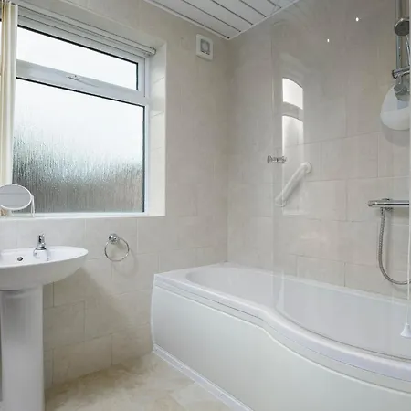 Arnside - Spacious 10-Bedroom Seaside Cottage Blackpool Exterior photo