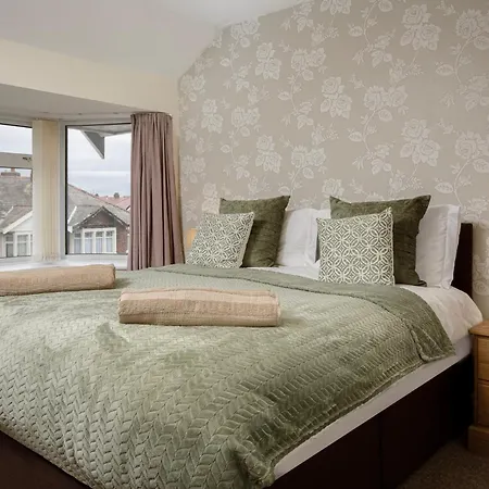 Arnside - Spacious 10-Bedroom Seaside Cottage Blackpool Exterior photo
