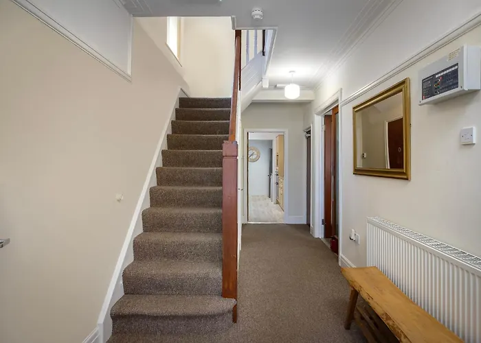 Arnside - Spacious 10-Bedroom Seaside Cottage